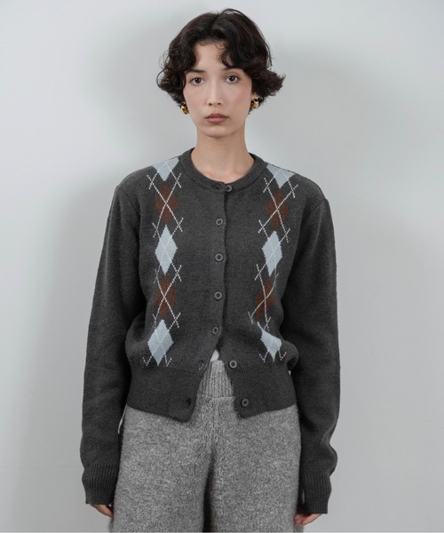 lawgy（ラウジー）の「argyle pattern simple cardigan / アーガイルパターンシンプルカーディガン（カーディガン/ボレロ・レディース・ブラウン/チャコール/グレー・FREE）」の21枚目の写真