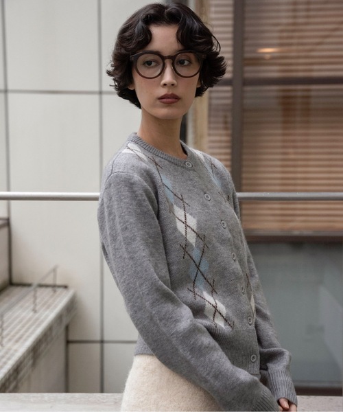 lawgy（ラウジー）の「argyle pattern simple cardigan / アーガイルパターンシンプルカーディガン（カーディガン/ボレロ・レディース・ブラウン/チャコール/グレー・FREE）」の8枚目の写真