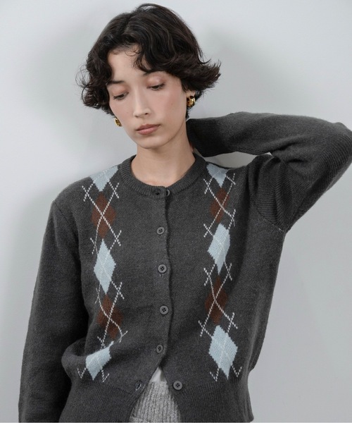 lawgy（ラウジー）の「argyle pattern simple cardigan / アーガイルパターンシンプルカーディガン（カーディガン/ボレロ・レディース・ブラウン/チャコール/グレー・FREE）」の22枚目の写真