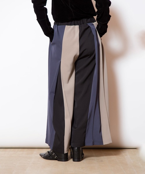 OSMOSIS(オズモーシス)の「トライカラータックパンツ(その他パンツ・レディース・ブラウン/グレー/ブラック・ONE SIZE)」の9枚目の写真