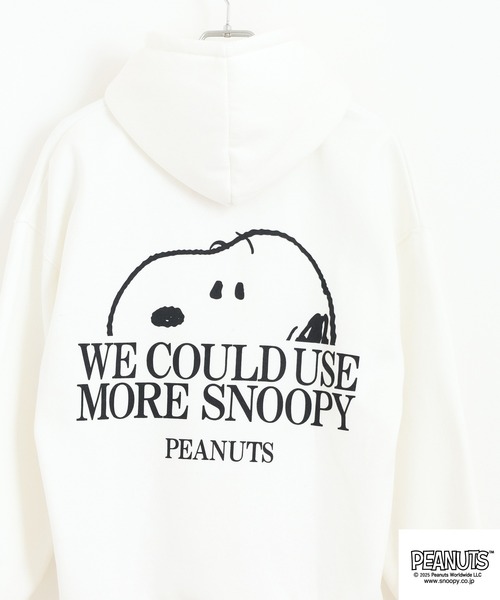 PEANUTS(ピーナッツ)の「PEANUTS スヌーピー柄裏起毛プルパーカー(パーカー・レディース・オフホワイト/グレイッシュベージュ/ブラック・M/L/LL/3L/4L/S)」の1枚目の写真