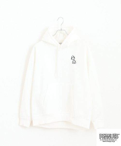 PEANUTS(ピーナッツ)の「PEANUTS スヌーピー柄裏起毛プルパーカー(パーカー・レディース・オフホワイト/グレイッシュベージュ/ブラック・M/L/LL/3L/4L/S)」の4枚目の写真