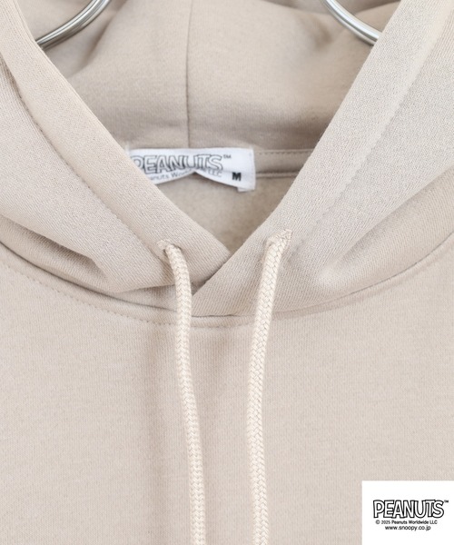 PEANUTS(ピーナッツ)の「PEANUTS スヌーピー柄裏起毛プルパーカー(パーカー・レディース・オフホワイト/グレイッシュベージュ/ブラック・M/L/LL/3L/4L/S)」の9枚目の写真