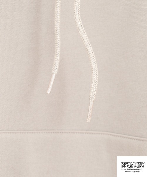 PEANUTS(ピーナッツ)の「PEANUTS スヌーピー柄裏起毛プルパーカー(パーカー・レディース・オフホワイト/グレイッシュベージュ/ブラック・M/L/LL/3L/4L/S)」の13枚目の写真
