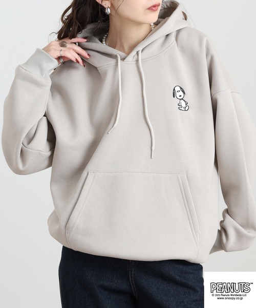 PEANUTS(ピーナッツ)の「PEANUTS スヌーピー柄裏起毛プルパーカー(パーカー・レディース・オフホワイト/グレイッシュベージュ/ブラック・M/L/LL/3L/4L/S)」の20枚目の写真