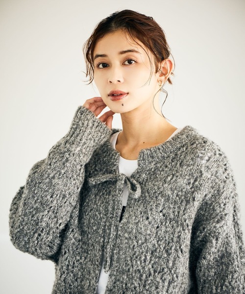 studio CLIP（スタディオクリップ）の「5ゲージダブルフロントブークレリボンニットカーディガン（ニット/セーター・レディース・ブルー/グレー/ブラウン・FREE）」の2枚目の写真