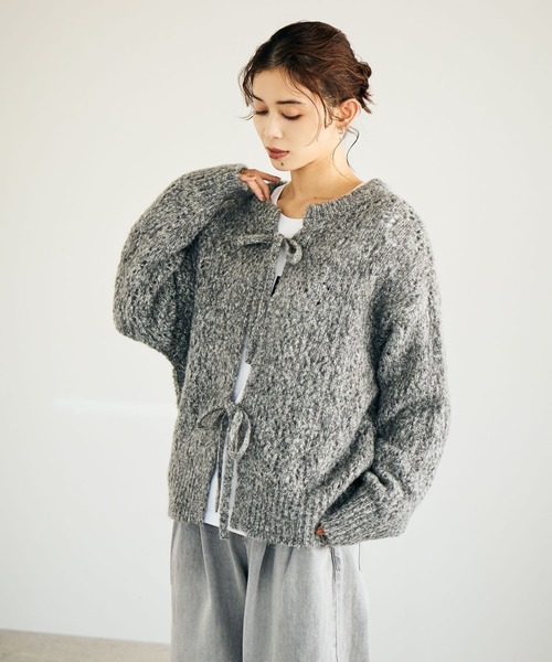 studio CLIP（スタディオクリップ）の「5ゲージダブルフロントブークレリボンニットカーディガン（ニット/セーター・レディース・ブルー/グレー/ブラウン・FREE）」の6枚目の写真