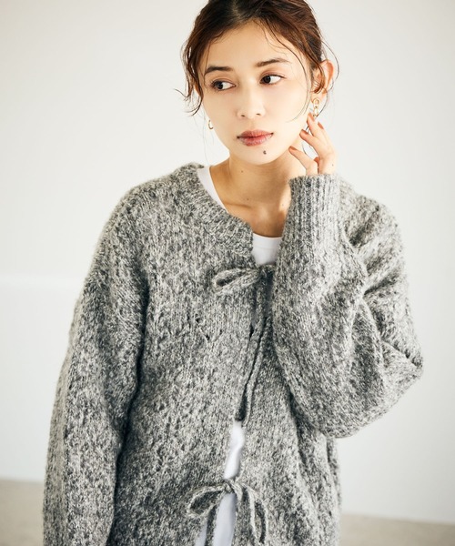 studio CLIP（スタディオクリップ）の「5ゲージダブルフロントブークレリボンニットカーディガン（ニット/セーター・レディース・ブルー/グレー/ブラウン・FREE）」の8枚目の写真