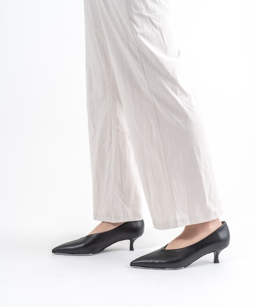 FABIO RUSCONI（ファビオルスコーニ）の「【FABIO RUSCONI】Vカットデザイン　パンプス　本革（パンプス・レディース・ブラック・36/37/39/38）」の4枚目の写真