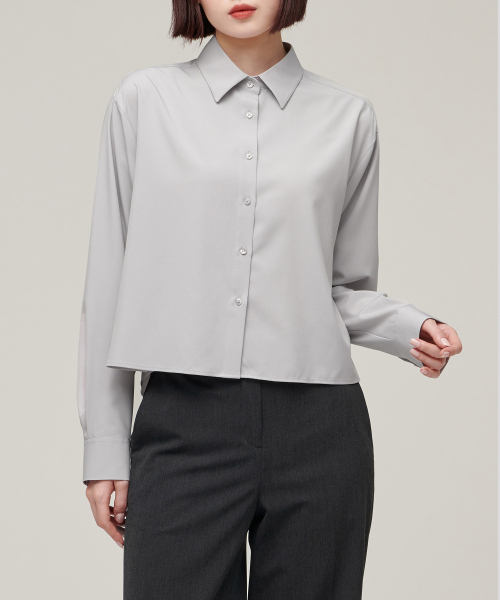MUSINSA STANDARD WOMAN（ムシンサスタンダードウーマン）の「ウィメンズリラックスドクロップシルキーシャツ[ライトグレー]（シャツ/ブラウス・レディース・その他・SMALL/MEDIUM）」の2枚目の写真