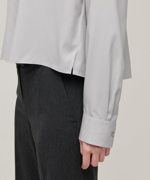 MUSINSA STANDARD WOMAN（ムシンサスタンダードウーマン）の「ウィメンズリラックスドクロップシルキーシャツ[ライトグレー]（シャツ/ブラウス・レディース・その他・SMALL/MEDIUM）」の7枚目の写真