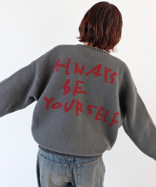 ABYS(アビス)の「バックロゴニットトップス(ニット/セーター・レディース・ネイビー/ブラウン/グレー・FREE)」の2枚目の写真