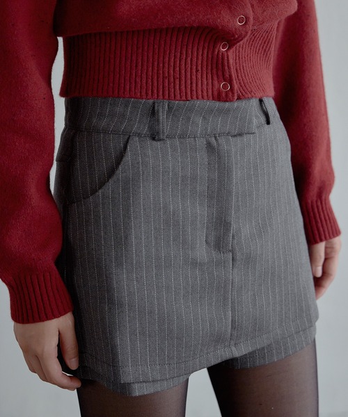 UNE MANSION(ユヌマンション)の「【インナーストライプパンツ付き】バック切り替えデザインストライプスリムパンツミニスカート(スカート・レディース・ブラック/グレー・SMALL/MEDIUM/LARGE)」の17枚目の写真