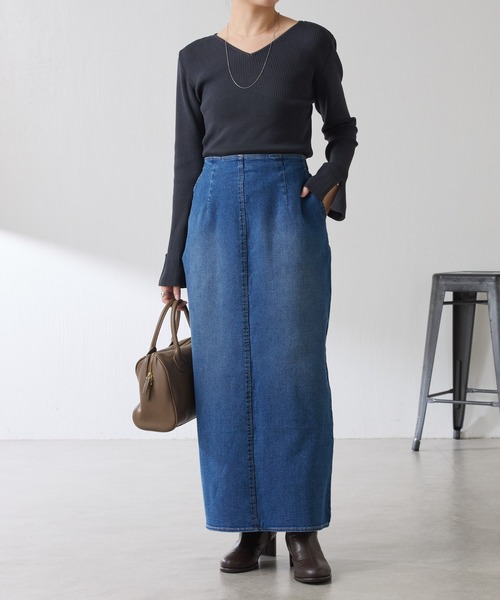 COLLAGE GALLARDAGALANTE(コラージュガリャルダガランテ)の「リブ切替Vニット(ニット/セーター・レディース・オフホワイト/チャコールグレー・FREE)」の8枚目の写真