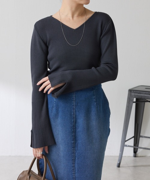 COLLAGE GALLARDAGALANTE(コラージュガリャルダガランテ)の「リブ切替Vニット(ニット/セーター・レディース・オフホワイト/チャコールグレー・FREE)」の9枚目の写真