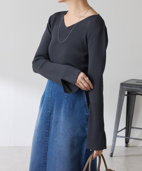 COLLAGE GALLARDAGALANTE(コラージュガリャルダガランテ)の「リブ切替Vニット(ニット/セーター・レディース・オフホワイト/チャコールグレー・FREE)」の10枚目の写真