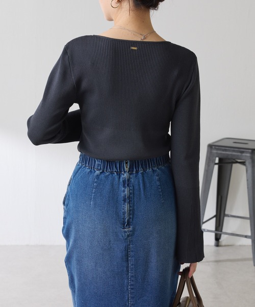 COLLAGE GALLARDAGALANTE(コラージュガリャルダガランテ)の「リブ切替Vニット(ニット/セーター・レディース・オフホワイト/チャコールグレー・FREE)」の11枚目の写真