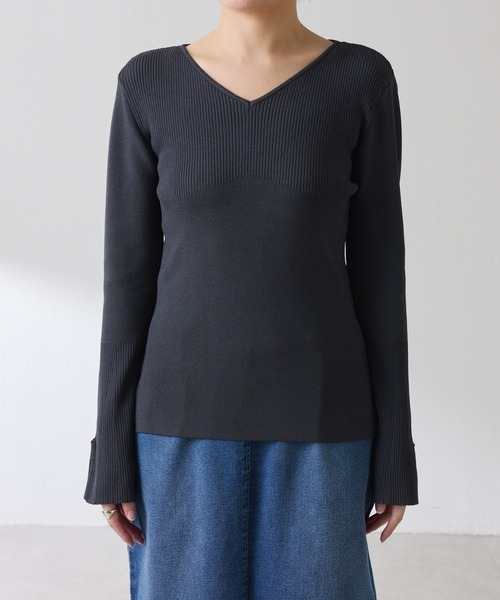 COLLAGE GALLARDAGALANTE(コラージュガリャルダガランテ)の「リブ切替Vニット(ニット/セーター・レディース・オフホワイト/チャコールグレー・FREE)」の19枚目の写真
