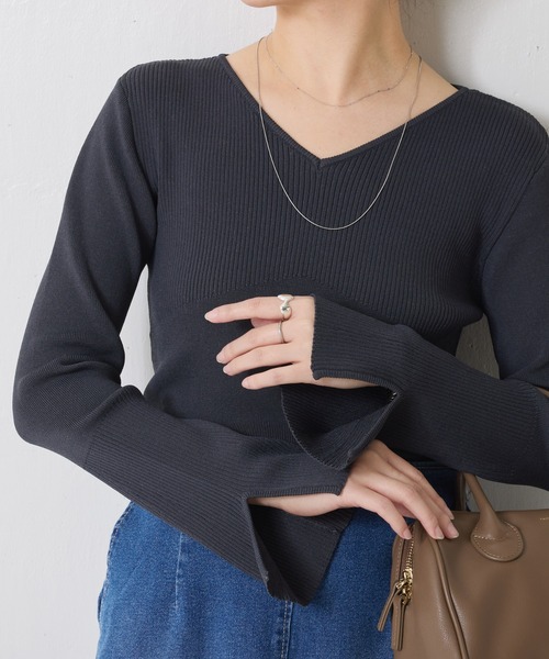 COLLAGE GALLARDAGALANTE(コラージュガリャルダガランテ)の「リブ切替Vニット(ニット/セーター・レディース・オフホワイト/チャコールグレー・FREE)」の17枚目の写真