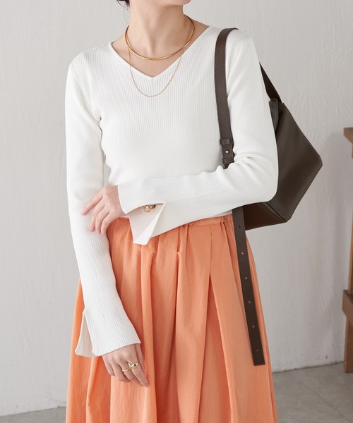 COLLAGE GALLARDAGALANTE(コラージュガリャルダガランテ)の「リブ切替Vニット(ニット/セーター・レディース・オフホワイト/チャコールグレー・FREE)」の3枚目の写真