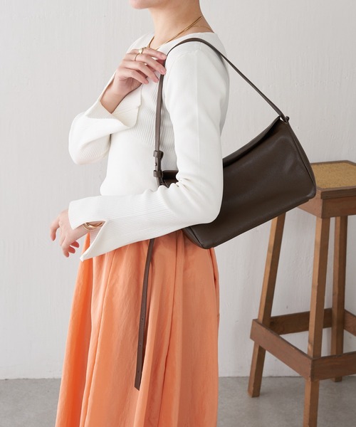 COLLAGE GALLARDAGALANTE(コラージュガリャルダガランテ)の「リブ切替Vニット(ニット/セーター・レディース・オフホワイト/チャコールグレー・FREE)」の4枚目の写真