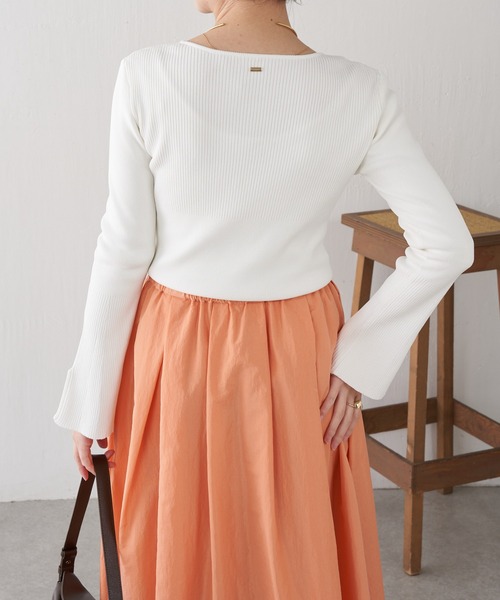 COLLAGE GALLARDAGALANTE(コラージュガリャルダガランテ)の「リブ切替Vニット(ニット/セーター・レディース・オフホワイト/チャコールグレー・FREE)」の5枚目の写真