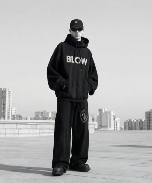 BLOW(ブロウ)の「Embossed Logo Hoodie(パーカー・メンズ・ブラック・FREE)」の3枚目の写真
