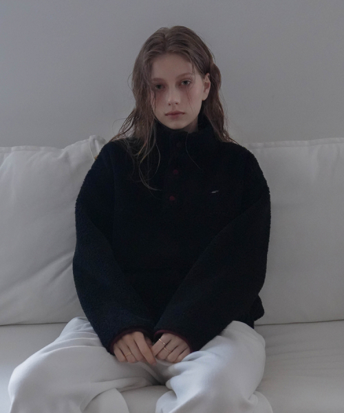 DEHEVE（デヘヴェ）の「Shearling Half Zip-up [Black]（その他トップス・レディース・ブラック・FREE）」の3枚目の写真