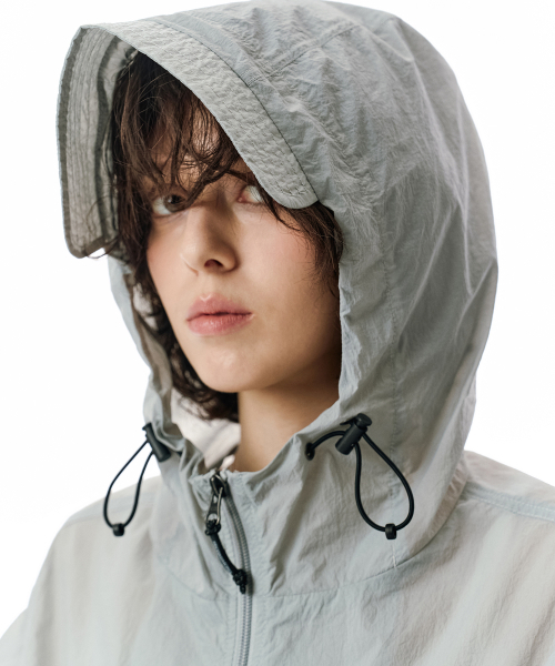 SECONDMONO（セカンドモノローグ）の「Flap Sheer Windbreaker [GRAY]_SEJK010GRAY（ナイロンジャケット・レディース・その他・SMALL/MEDIUM/LARGE）」の5枚目の写真