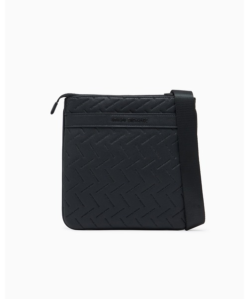 ARMANI EXCHANGE(アルマーニエクスチェンジ)の「【A|X アルマーニ エクスチェンジ】エンボスロゴ フラットショルダーバッグ(ショルダーバッグ・メンズ・ブラック・FREE)」の2枚目の写真