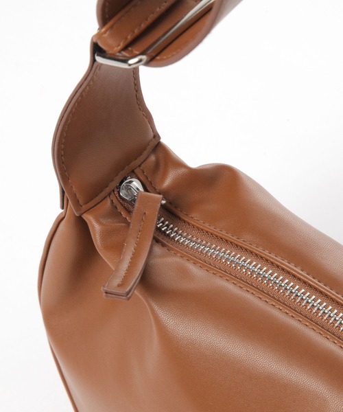 LAKOLE(ラコレ)の「ソフトラウンド2WAYショルダーバッグ / 632390(ショルダーバッグ・レディース・ブラウン/ブラック/オフホワイト・FREE)」の18枚目の写真