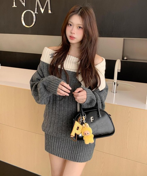 AsheKsha(アシクシャ)の「オフショルダーニットのボディコンドレス(ワンピース・レディース・ダークグレー・M)」の10枚目の写真