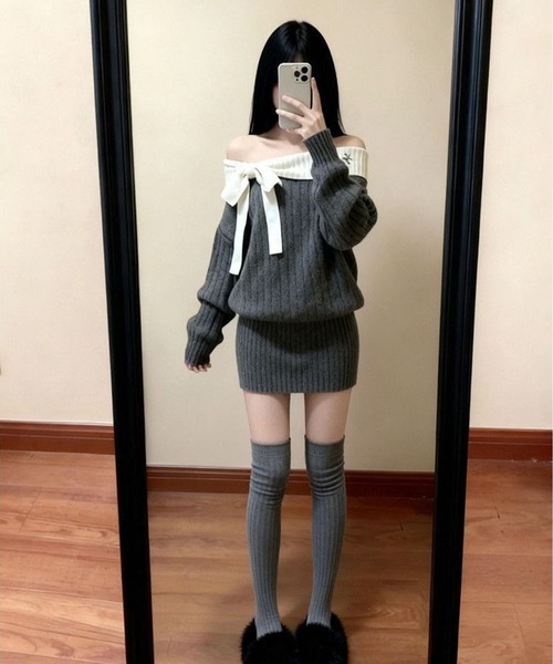 AsheKsha(アシクシャ)の「オフショルダーニットのボディコンドレス(ワンピース・レディース・ダークグレー・M)」の5枚目の写真