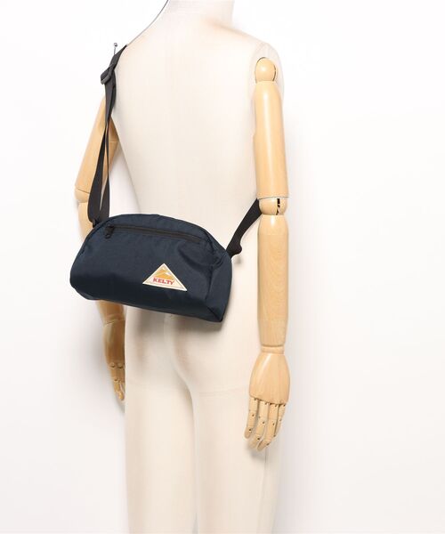 KELTY(ケルティ)の「定番がリニューアル!【KELTY】ES ROUND TOP BAG S ラウンドトップバッグ S (ブランド公式ショップ)(ショルダーバッグ・レディース・ネイビー/ベージュ/ブラック系/レオパード/アニマル/スカイブルー/オリーブ/ブラウン系/ブラック/ホワイト系/タン/マスタード/セージグリーン・ONE SIZE)」の17枚目の写真