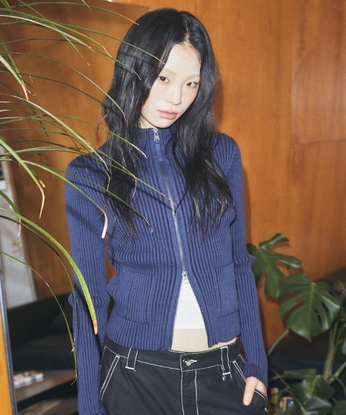 MAHAGRID(マハグリッド)の「mahagrid 『mahagrid/マハグリッド』 Two-Tone Zip-Up Cardigan/短丈ツートンジップアップカーディガン(カーディガン/ボレロ・レディース・ブルー/ブラック・S/L)」の13枚目の写真