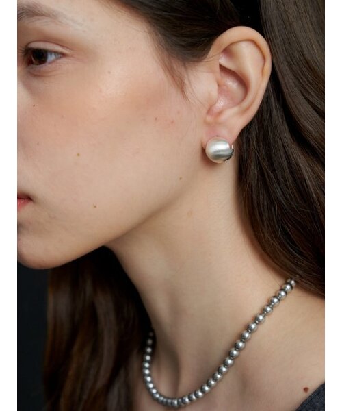 LOVE ME MONSTER(ラブミーモンスター)の「Pure Chic Ball Earrings M_SV (L233MER050)(ピアス(両耳用)・レディース・シルバー・FREE)」の2枚目の写真