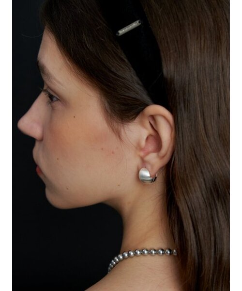 LOVE ME MONSTER(ラブミーモンスター)の「Pure Chic Ball Earrings M_SV (L233MER050)(ピアス(両耳用)・レディース・シルバー・FREE)」の4枚目の写真