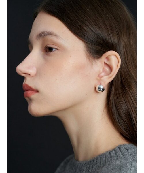 LOVE ME MONSTER(ラブミーモンスター)の「Pure Chic Ball Earrings M_SV (L233MER050)(ピアス(両耳用)・レディース・シルバー・FREE)」の5枚目の写真