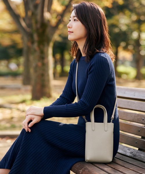 STYLE DELI(スタイルデリ)の「【DELI by】リアルレザーミニマルスクエアショルダーバッグ(ショルダーバッグ・レディース・ブラック/ブラウン/ライトグレー・FREE)」の19枚目の写真