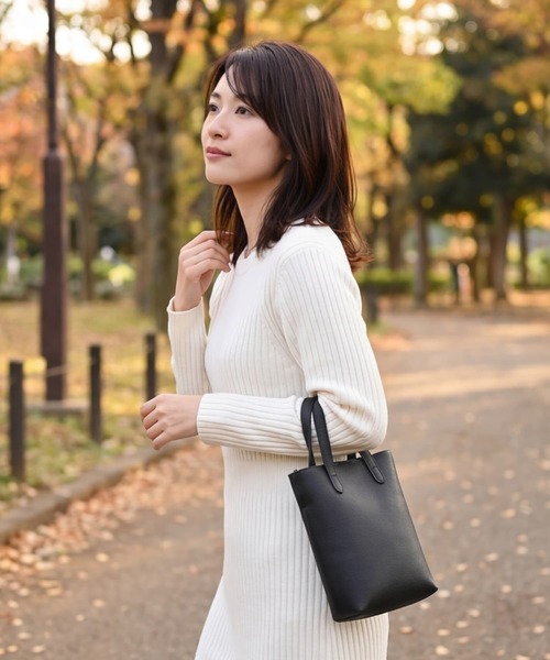 STYLE DELI(スタイルデリ)の「【DELI by】リアルレザーミニマルスクエアショルダーバッグ(ショルダーバッグ・レディース・ブラック/ブラウン/ライトグレー・FREE)」の5枚目の写真