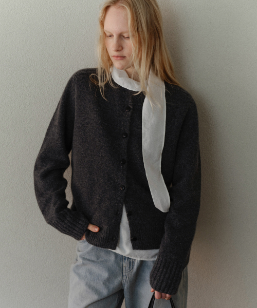 URAGO(ユラーゴ)の「Wool muffler set cardigan(カーディガン/ボレロ・レディース・オリーブ/チャコールグレー・FREE)」の6枚目の写真