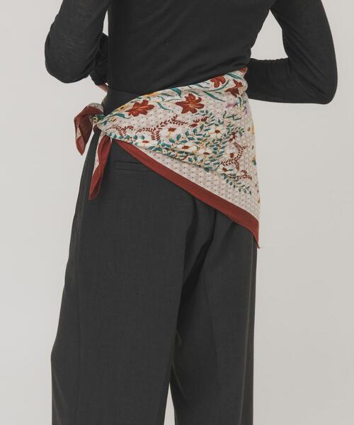 KBF（ケイビーエフ）の「ヴィンテージフラワースカーフ（バンダナ/スカーフ・レディース・レッド/オレンジ・ONE）」の6枚目の写真