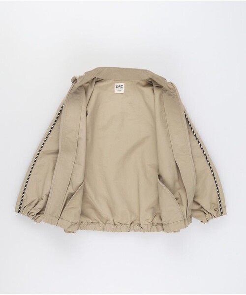 DRC branshes(ディーアールシーブランシェス)の「【WEB限定/DRC】撥水加工袖ラインナイロンジャケット(ナイロンジャケット・キッズ・ブルーグレー/ブラック/ベージュ・150/100/120/130/140/110)」の4枚目の写真