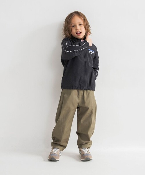 DRC branshes(ディーアールシーブランシェス)の「【WEB限定/DRC】撥水加工袖ラインナイロンジャケット(ナイロンジャケット・キッズ・ブルーグレー/ブラック/ベージュ・150/100/120/130/140/110)」の11枚目の写真