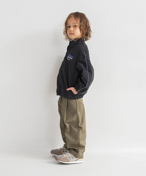 DRC branshes(ディーアールシーブランシェス)の「【WEB限定/DRC】撥水加工袖ラインナイロンジャケット(ナイロンジャケット・キッズ・ブルーグレー/ブラック/ベージュ・150/100/120/130/140/110)」の8枚目の写真