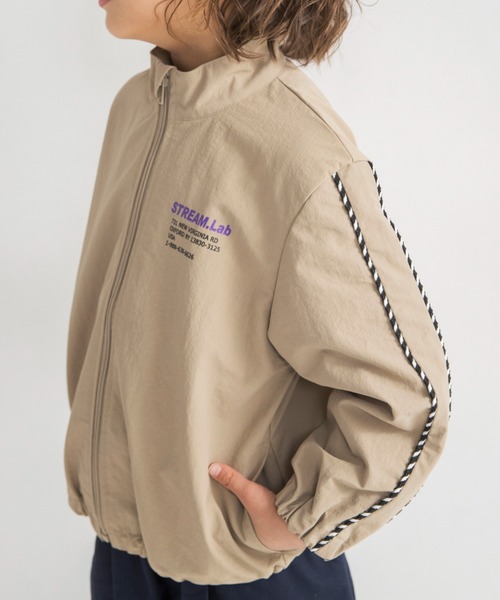 DRC branshes(ディーアールシーブランシェス)の「【WEB限定/DRC】撥水加工袖ラインナイロンジャケット(ナイロンジャケット・キッズ・ブルーグレー/ブラック/ベージュ・150/100/120/130/140/110)」の19枚目の写真