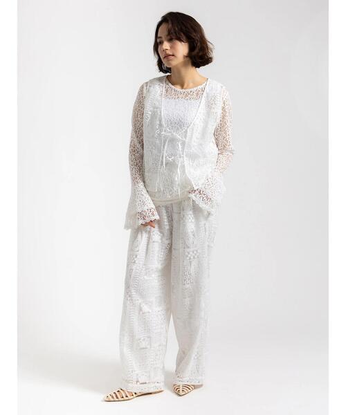 Te chichi(テチチ)の「【Atelier ChouChou】パネルレース刺繍前後2WAYジレ(セットアップ可)(ベスト・レディース・オフホワイト・F)」の2枚目の写真