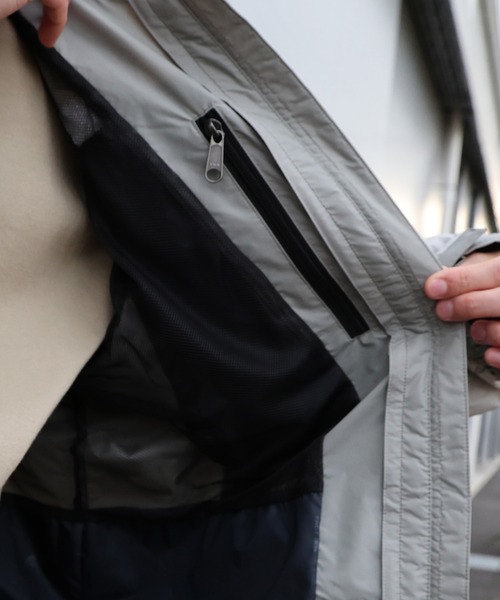 THE NORTH FACE(ザノースフェイス)の「THE NORTH FACE/ザ・ノース・フェイス ブルゾン メンズ チムニーウインドジャケット NP22650(ブルゾン・メンズ・アイボリー/ダークグレー・L/XL/M)」の14枚目の写真