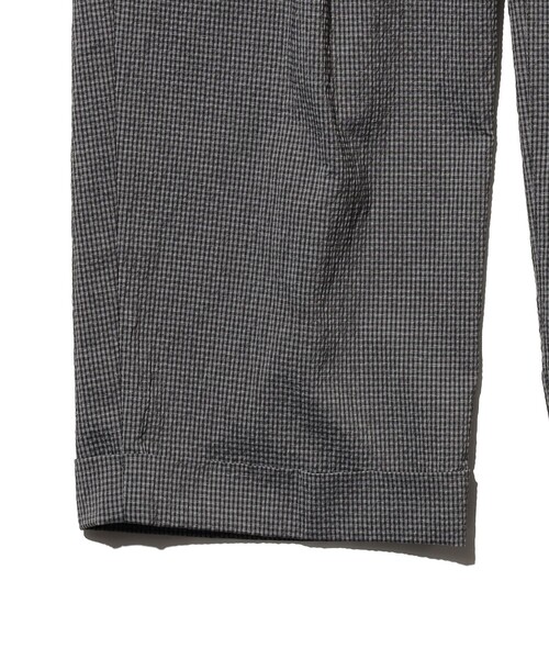 BEAMS PLUS（ビームスプラス）の「2 Pleats Anywhere(wear) Seersucker Plaid（その他パンツ・メンズ・グレー/ネイビー・X-LARGE/LARGE/MEDIUM/SMALL）」の7枚目の写真