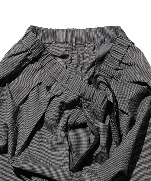 BEAMS PLUS（ビームスプラス）の「2 Pleats Anywhere(wear) Seersucker Plaid（その他パンツ・メンズ・グレー/ネイビー・X-LARGE/LARGE/MEDIUM/SMALL）」の8枚目の写真